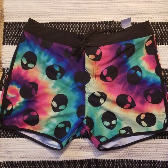 hot topic men's swimwear